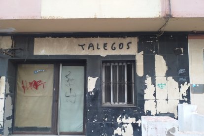 Firma de Talegos en la calle Motril.