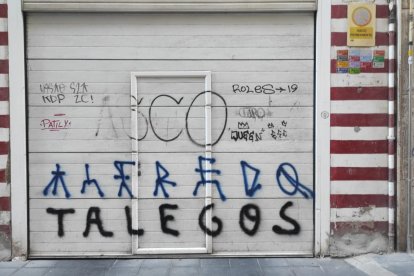 Talegos en la calle de los Picos.