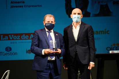 A la izquierda, el presidente de la Cámara de Comercio, Jerónimo Parra.