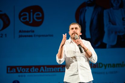 Cómico y monologuista, Alvarito, en los Premios AJE.