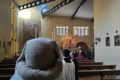 Un costalero, antes de la procesión.