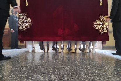 Los pies del Rosario de la Macarena.