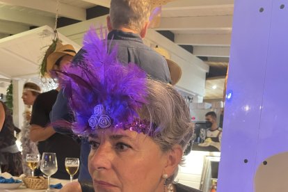 Amigos y familiares en la boda.