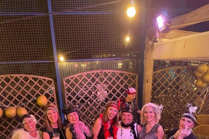 Amigos y familiares en la boda.