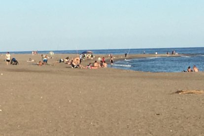 Las playas de la provincia siguen recibiendo bañistas.