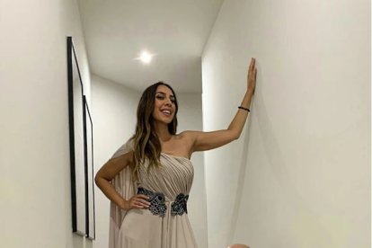 Mónica Navarro y el diseñador almeriense Sergi Regal.