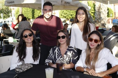 Rocío, María, Juan Carlos, Verónica y Marisa.