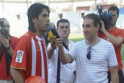 En la presentación de Fabián Vargas como futbolista del Almería.
