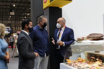 Recorrido por la feria gastronómica.