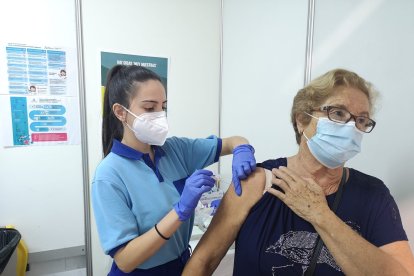 El Palacio de los Juegos Mediterráneos acoge la campaña de vacunación de la gripe.