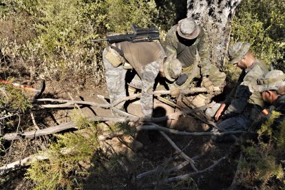 Montaje de un puesto para un binomio de tiradores