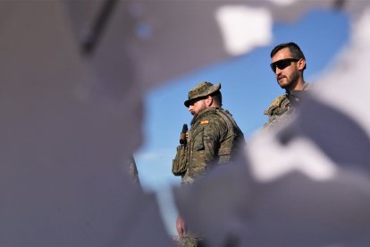 Vista a tráves del agujero abierto por un proyectil