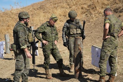 El general Marín inspecciona el desarrollo del ejercicio en Ronda