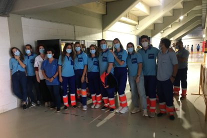 Un grupo de sanitarios en el Palacio de los Juegos Mediterráneos.