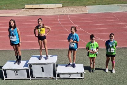 Posando ante el aplauso de familiares y amigos.