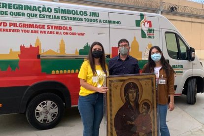 El Icono de la Virgen, símbolo de la JMJ, en su llegada a Almería