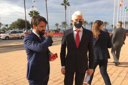 El concejal y diputado provincial de Vox Juan Francisco Rojas (izquierda)