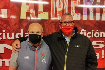 los ingleses Glenn Fletcher y Gordon Best son aficionados del Almería.