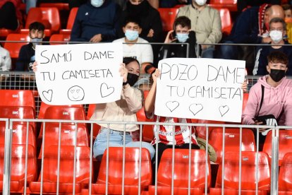 Sueñan con las camisetas del Almería.
