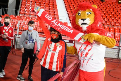 Rozam es una estrella en la grada.