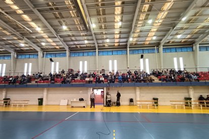 Gran asistencia para rendir tributo al matrimonio.