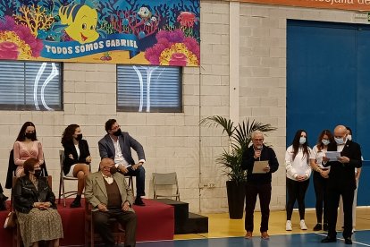 Son muchos los vecinos y amigos los que quisieron rendirle homenaje.