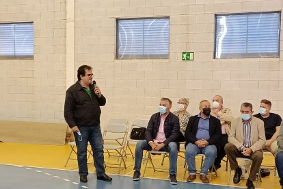 Antonio Jesús Rodríguez, exalcalde de Níjar, dedicándole unas palabras emotivas.