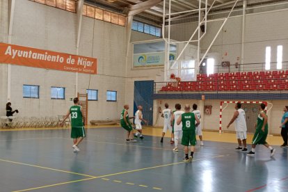 Se realizó un partido de baloncesto como homenaje.