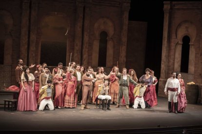 Componentes de la ópera \'Carmen\'.