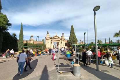 Puerta de entrada del cementerio de la capital