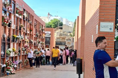 Los corrillos vuelven a las calles del camposanto