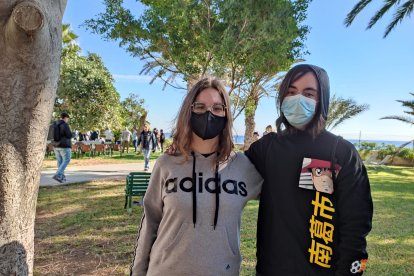 María Reyes y Cristian Aljarilla, alumnos de la Escuela de Imagen y Sonido de Almería (EISO), de prácticas en el rodaje.
