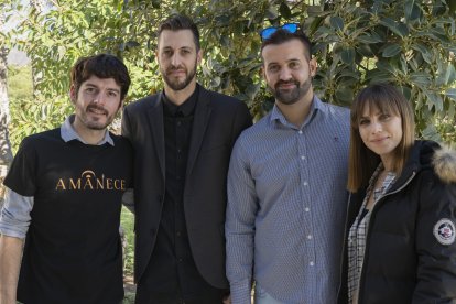 Antonio Araque y Aura Garrido, con Francisco Tijeras y David Hernández, de Copyfly, una de las empresas que apoyan el filme.