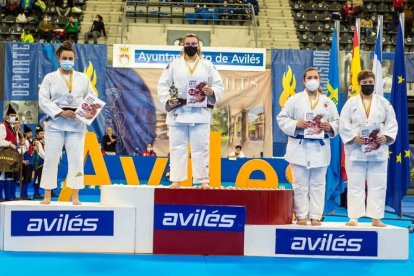 Alejandra Marín con el oro en lo más alto.