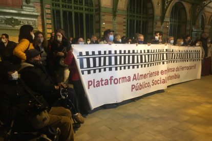 La Plataforma Almeriense, con su pancarta.