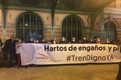 Los concentrados piden trenes dignos para Almería.