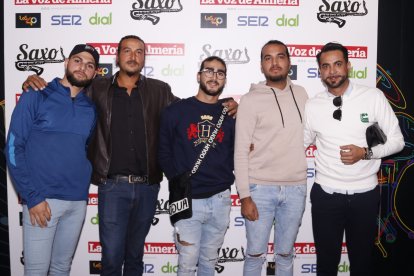 Amigos en el photocall de La Voz de Almería