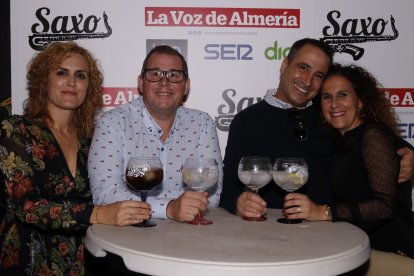 Cristina y Juan con sus amigos  Capel y Vanesa de Albox y de Jaén; mostrándoles  la feria de su localidad