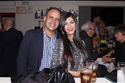 María y Miguel disfrutan de la feria de su localidad en pareja
