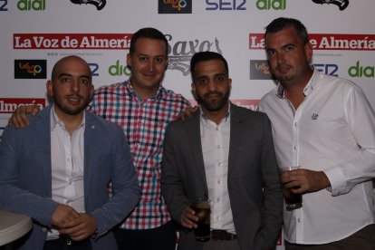 Francisco, Miguel, Jose Carlos y Andrés posando para la Voz de Almería Levante en pub Saxo