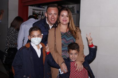 Eli y Benito junto a sus hijos Pablo y Benito festejando San Diego 2021