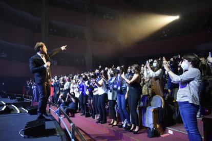 David Bisbal cantando en el Auditorio Maestro Padilla.