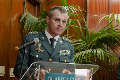 Intervención de Arturo Prieto en el salón de actos de la Comandancia.