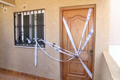 La Policía acordona la vivienda. Foto: Europa Press