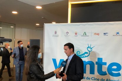 El presidente de la Diputación responde a las preguntas de Canal Sur TV.