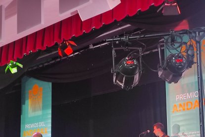 Los granadinos Luna y clavel abren los X Premios Andarax con su tributo a Carlos Cano.