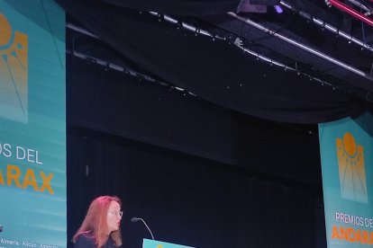 La subdirectora de LA VOZ, Antonia S. Villanueva, se dirige a premiados y asistentes a la gala.