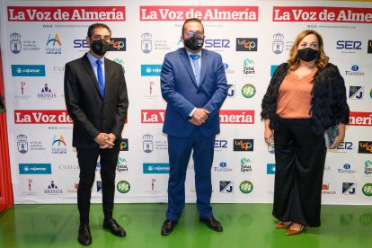 Los concejales de Huércal de Almería Manuel Abad y Puri Matas, junto a Olivier Martínez, de CM2000.