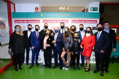 La familia de Carretillas Amate, premiados con el galardón de Innovación de los X Premios del Andarax, acudieron al completo a la gala de Huércal de Almería.