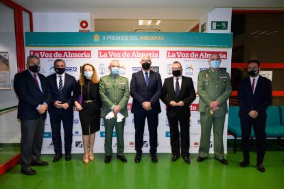 Melchor Marín, general de la BRILEG, y el cte. Federico Aguado, junto al diputado Ángel Escobar, Ismael Torres, Juan Fernández, Antonia S. Villanueva, Pedro M. de la Cruz y Ricardo Céspedes.